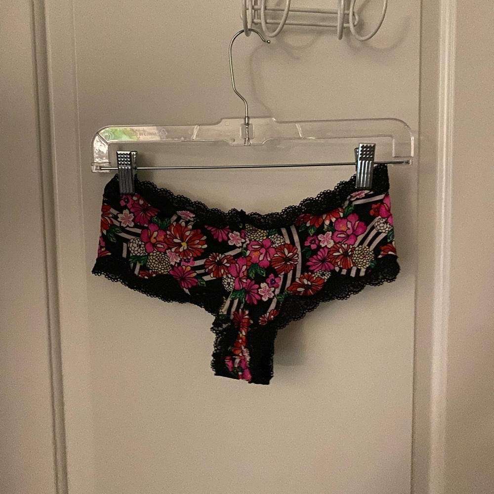Victoria secret cheeky panty size medium black and red print pattern
